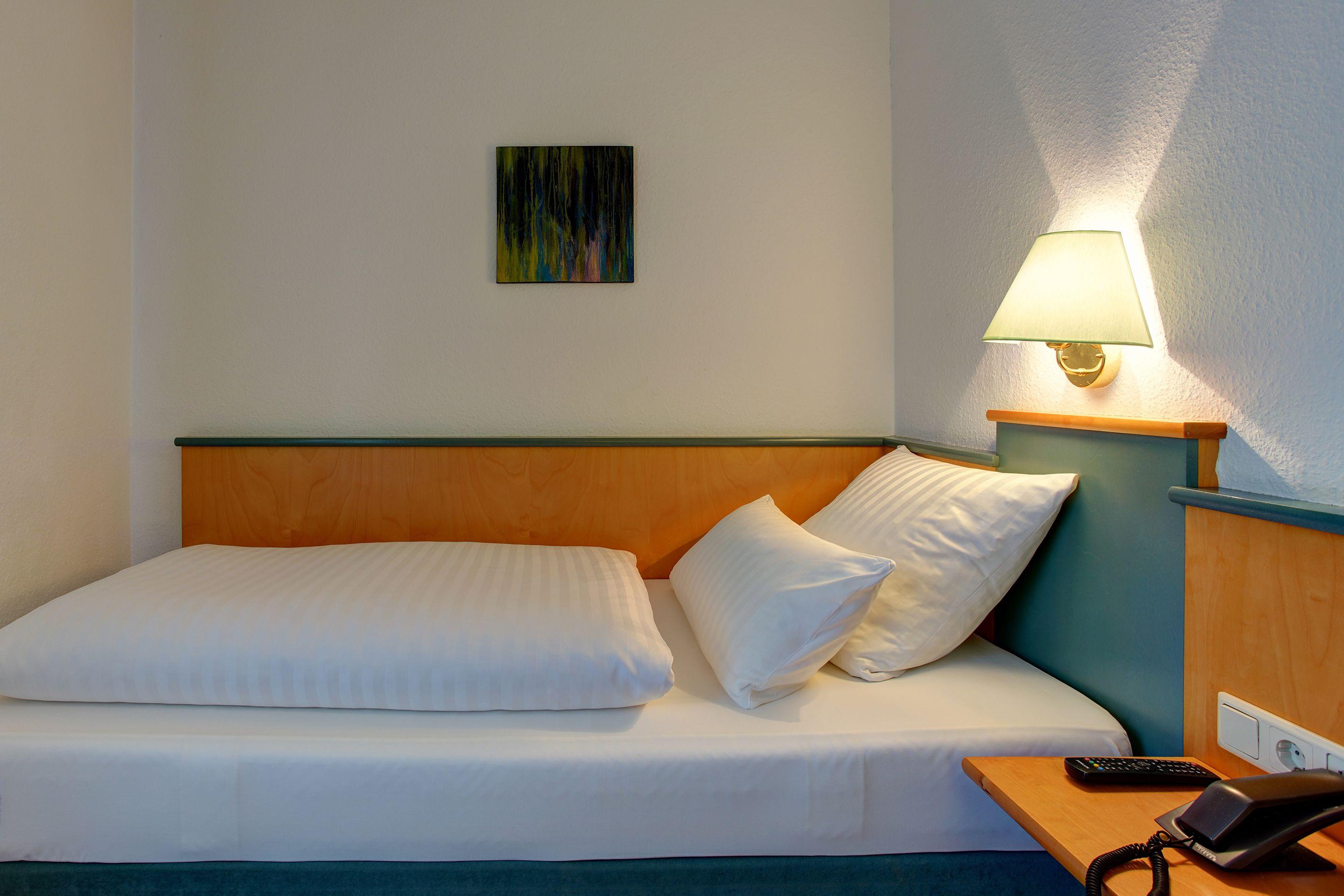 Standard Single Room,750202934:JPEG